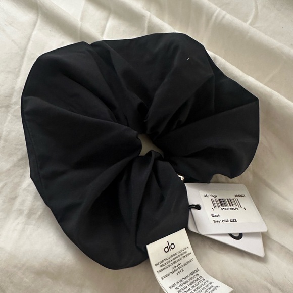 ALO Yoga Bead It Oversized scrunchie - Picture 1 of 4